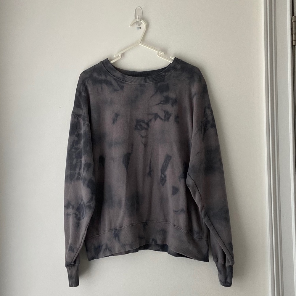 black and gray tie-dye crewneck